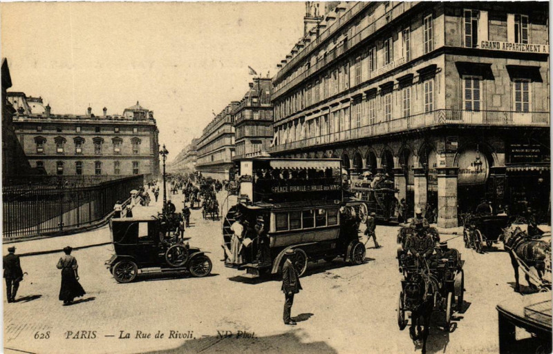 Carte postale ancienne Paris 1e La Rue de Rivoli