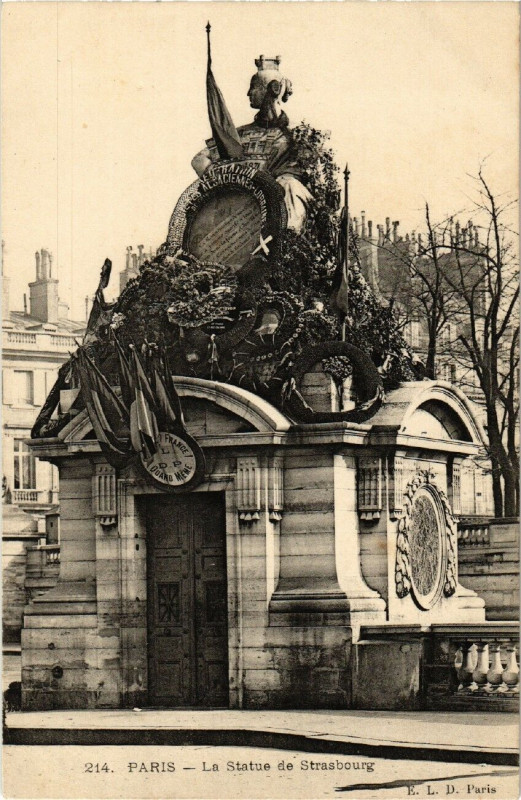 Carte postale ancienne Paris 1e La Statue de Strasbourg