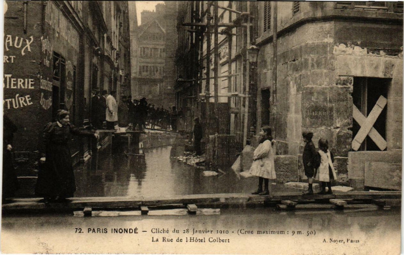 Carte postale ancienne Paris 1e 72 La Rue de l'Hotel Colbert