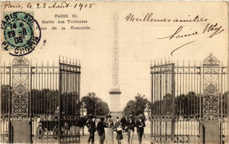 Carte postale ancienne Paris 1e Sortie des Tuileris. Place de la Concorde