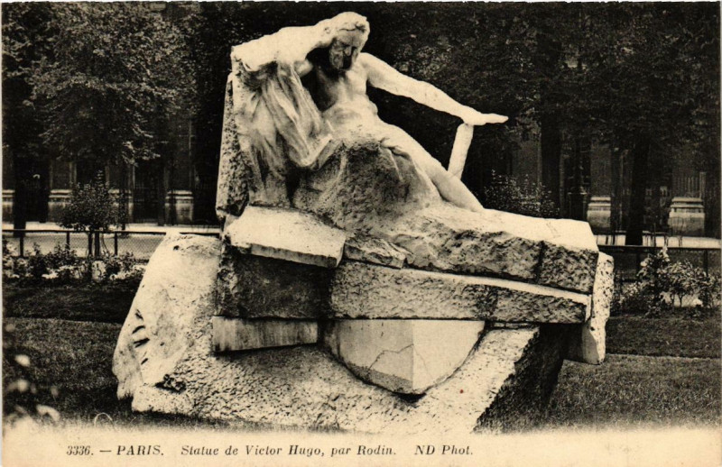 Carte postale ancienne Paris 1e Statue de Victor Hugo par Rodin