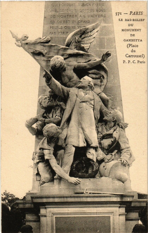 Carte postale ancienne Paris 1e Le Bas-Relief du Monument de Gambetta