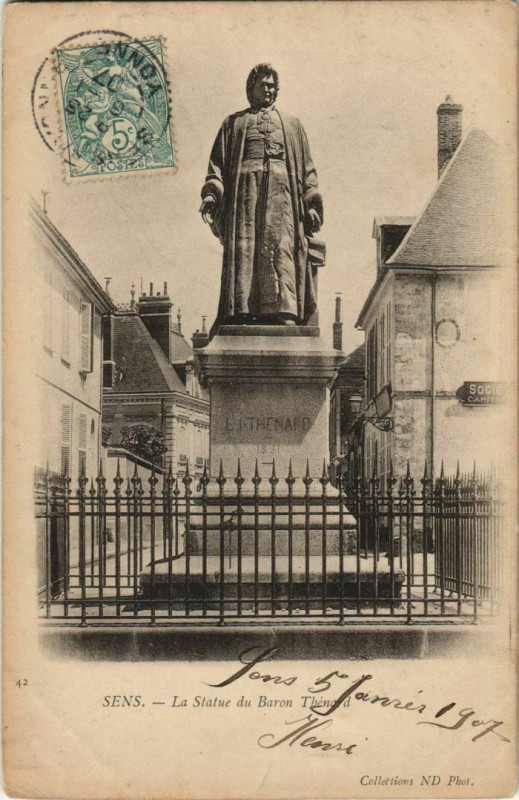 Carte postale ancienne Sens La Statue du Baron Thenard France à Sens
