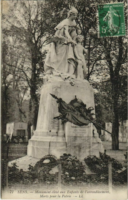 Carte postale ancienne Sens Monument eleve aux Enfants France à Sens