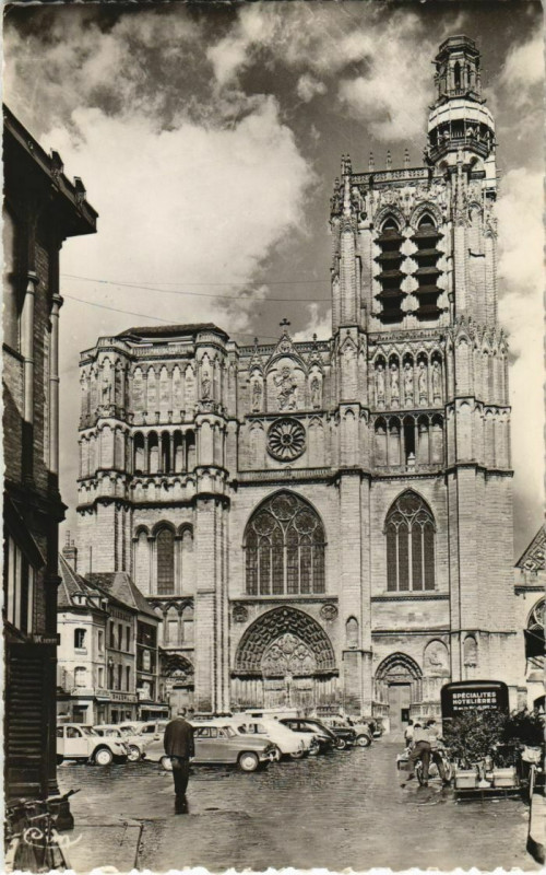 Carte postale ancienne Sens La Cathedrale France à Sens