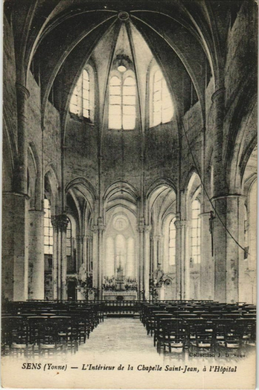 Carte postale ancienne Sens L'Interieur de la Chapelle Saint-Jean France à Sens