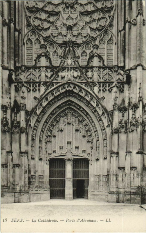 Carte postale ancienne Sens La Cathedrale Porte d'Abraham France à Sens