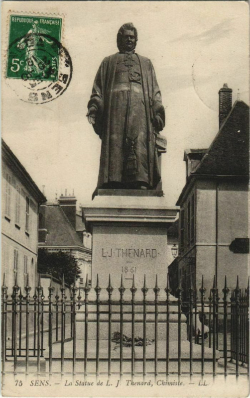Carte postale ancienne Sens La Statue de L.J.Thenard France à Sens