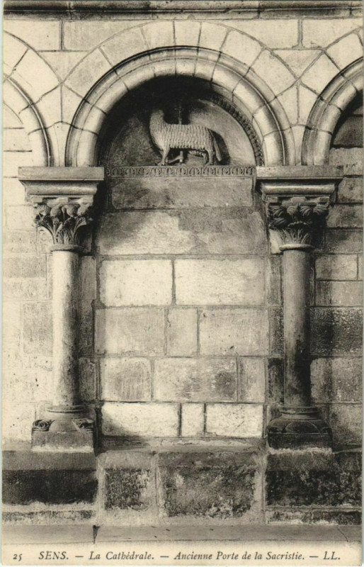 Carte postale ancienne Sens Ancienne Porte de la Sacristie, Cathedrale France à Sens