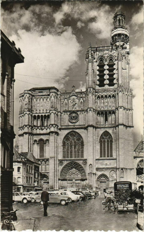 Carte postale ancienne Sens La Cathedrale France à Sens