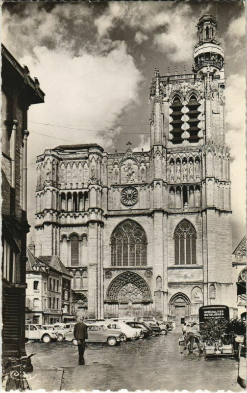 Carte postale ancienne Sens La Cathedrale France à Sens