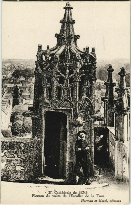 Carte postale ancienne Sens Cathedrale, Fleuron de voute de l'Escalier France à Sens