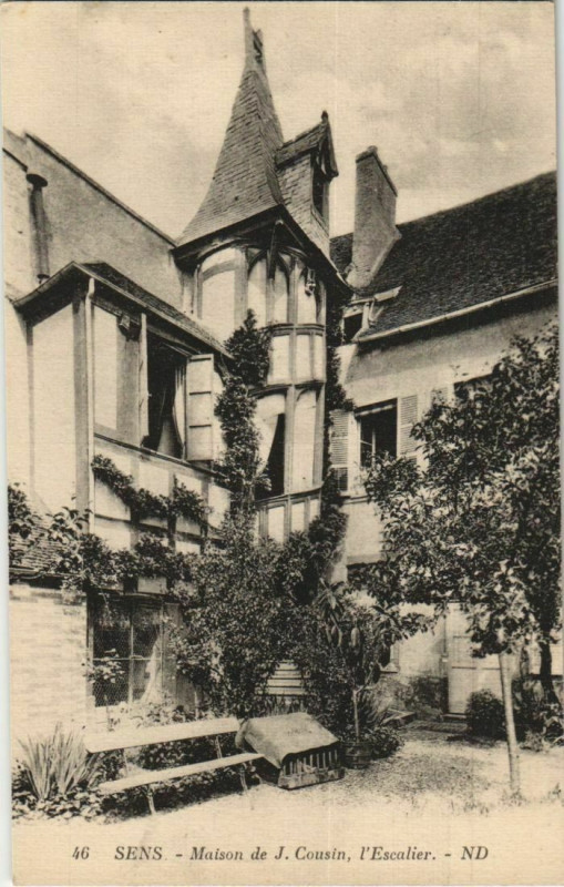 Carte postale ancienne Sens Maison de J.Cousin, l'Escalier France à Sens