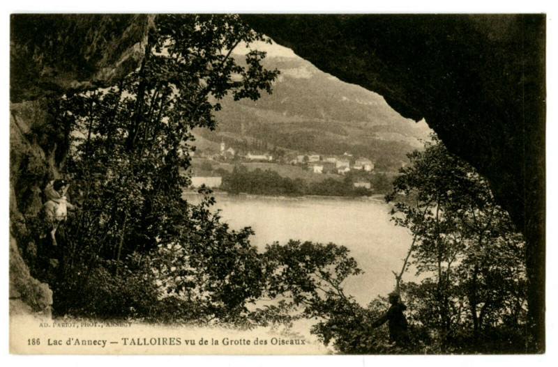 Carte postale ancienne Haute-Savoie Lac d'Annecy Talloires Vu de la Grotte des Oiseaux animé à Annecy