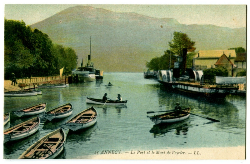 Carte postale ancienne Haute-Savoie Annecy Le Port et le Mont de Veyrier animé barques bateaux à Annecy