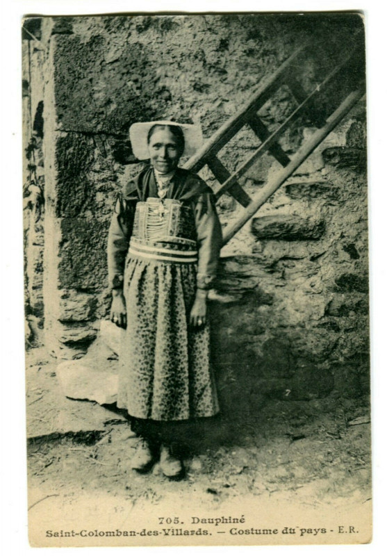 Carte postale ancienne Savoie Maurienne Saint-Colomban-des-Villards Costume du Pays à Saint-Colomban-des-Villards