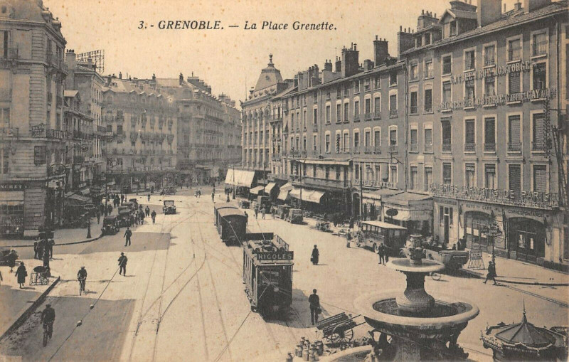 Carte postale ancienne Grenoble Place Grenette à Grenoble