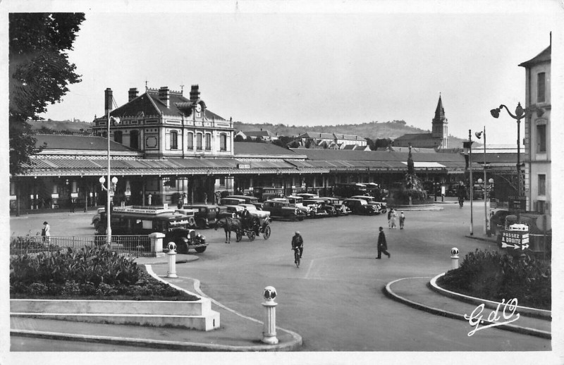 Carte postale ancienne Vichy La Gare à Vichy