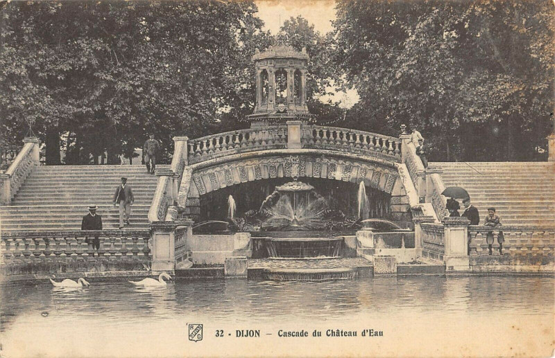 Carte postale ancienne Dijon Cascade Du Chateau D'Eau à Dijon