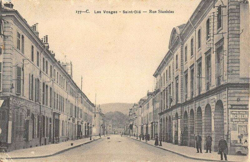 Carte postale ancienne Saint Die Rue Stanislas
