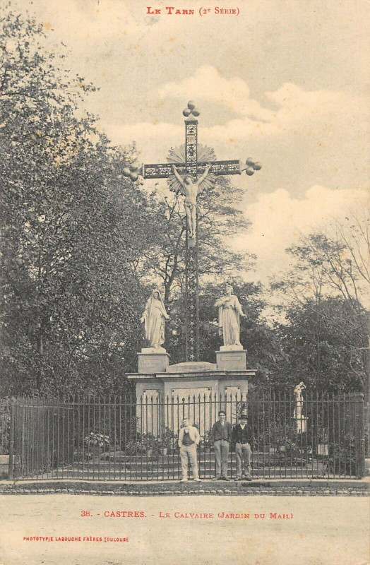 Carte postale ancienne Le Tarn Castres Le Calvaire Jardin Du Mail à Castres