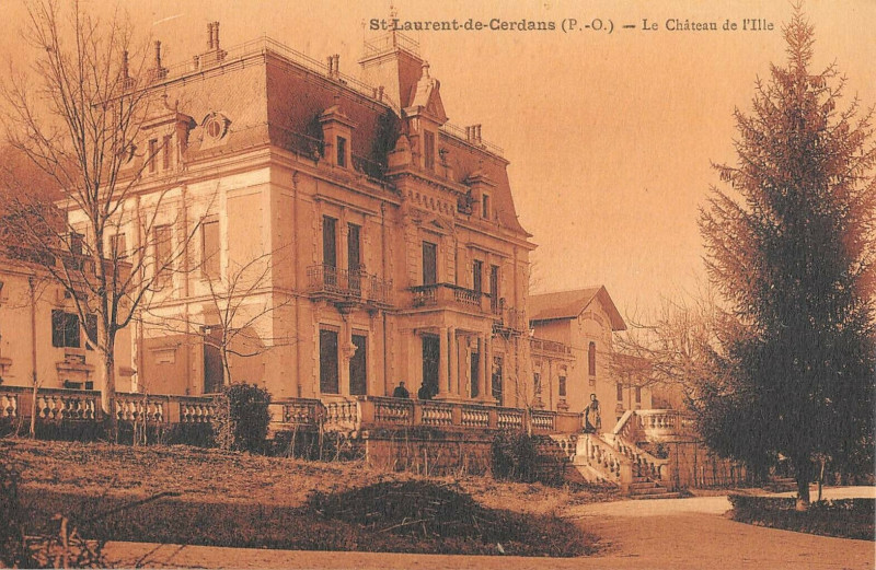 Carte postale ancienne Saint Laurent De Cerdans Le Chateau De L'Ille à Saint-Laurent-de-Cerdans