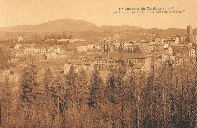 Carte postale ancienne Saint Laurent De Cerdans Les Usines La Serra De La Garce à Err