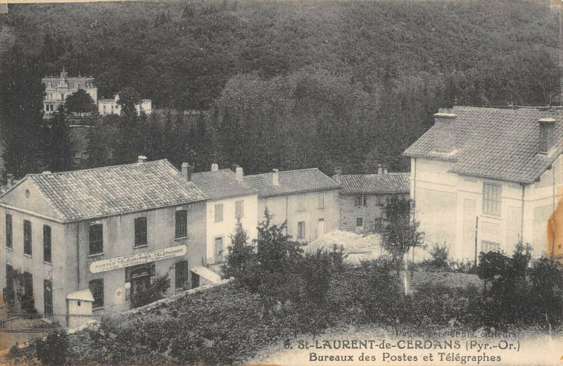 Carte postale ancienne Saint Laurent De Cerdans Bureau Des Postes Et Telegraphes à Saint-Laurent-de-Cerdans