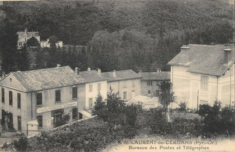 Carte postale ancienne Saint Laurent De Cerdans Bureau Des Postes Et Telegraphes à Saint-Laurent-de-Cerdans