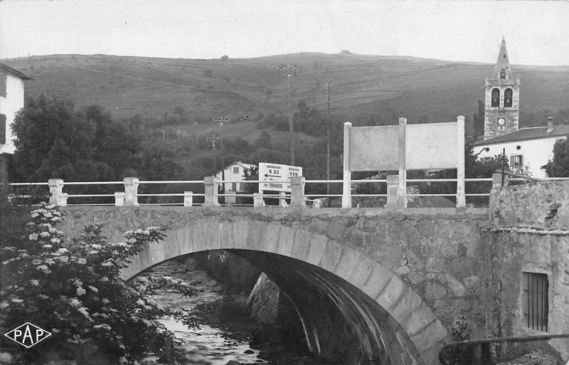 Carte postale ancienne Ur Entree Du Village à Ur