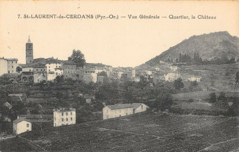 Carte postale ancienne Saint laurent de cerdans Vue Generale Quartier Le Chateau à Saint-Laurent-de-Cerdans