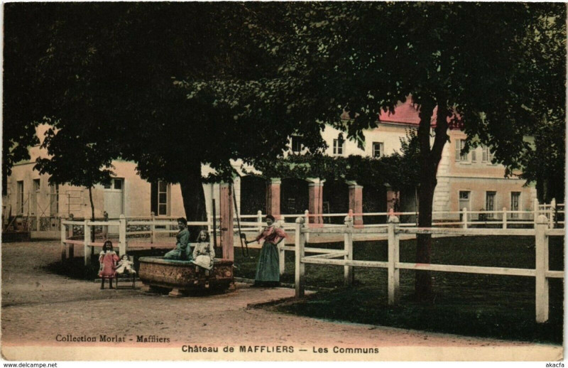 Carte postale ancienne Chateau de Maffliers - Les Communs à Maffliers