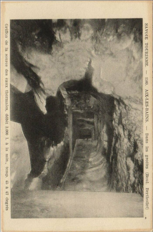Carte postale ancienne Aix-les-Bains Dans les Grottes - Boulevard Berthollet à Aix-les-Bains