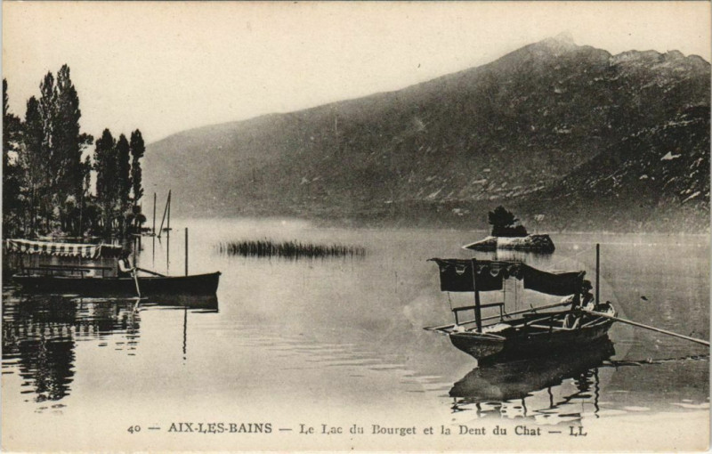 Carte postale ancienne Aix-les-Bains Le Lac du Bourget et la Dent du Chat à Aix-les-Bains