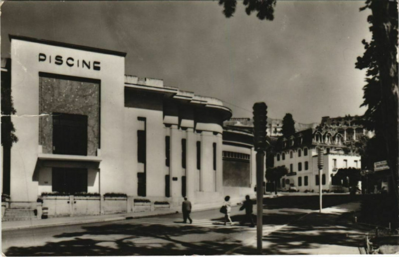 Carte postale ancienne Aix-les-Bains L'Hotel des Bains et l'Etablissement Thermal à Aix-les-Bains