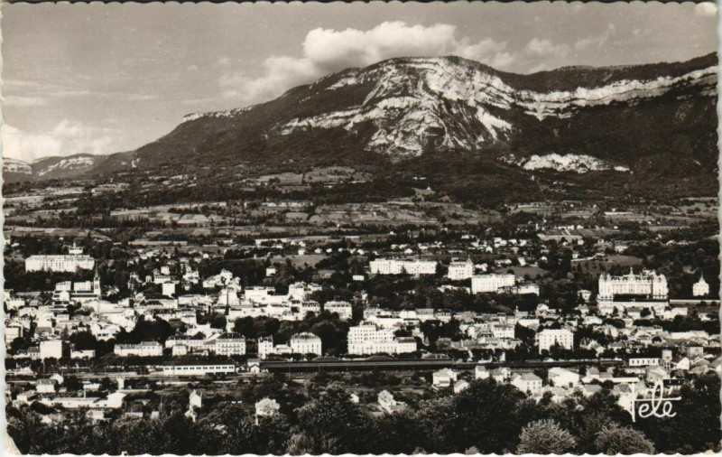 Carte postale ancienne Aix-les-Bains Vue Generale et Mont-Revard à Aix-les-Bains