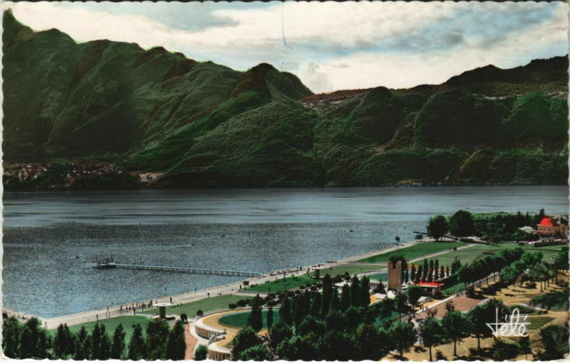 Carte postale ancienne Aix-les-Bains Plage Municipal et Dent du Chat à Aix-les-Bains