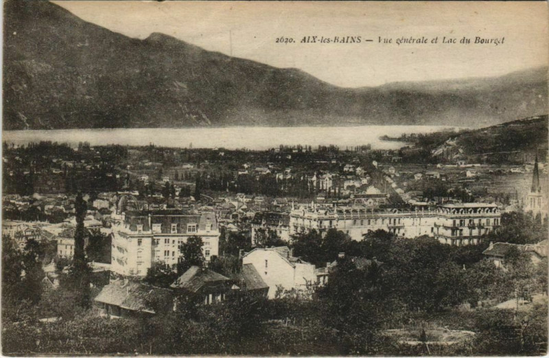 Carte postale ancienne Aix-les-Bains Vue Generale et Lac du Bourget à Aix-les-Bains