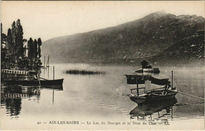 Carte postale ancienne Aix-les-Bains Le Lac du Bourget et la Dent du Chat à Aix-les-Bains