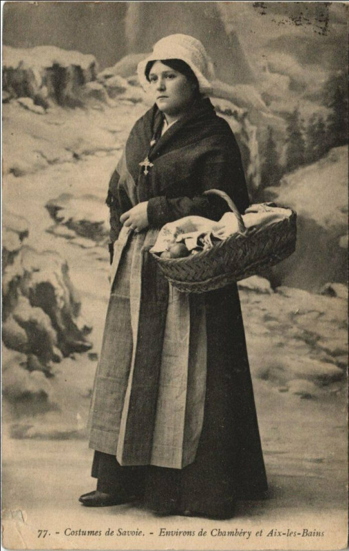Carte postale ancienne Aix-les-Bains Chambery Environs - Costumes de Savoie - Femme à Aix-les-Bains
