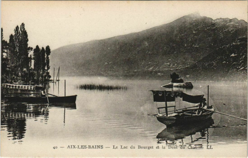 Carte postale ancienne Aix-les-Bains Le Lac du Bourget et la Dent du Chat à Aix-les-Bains