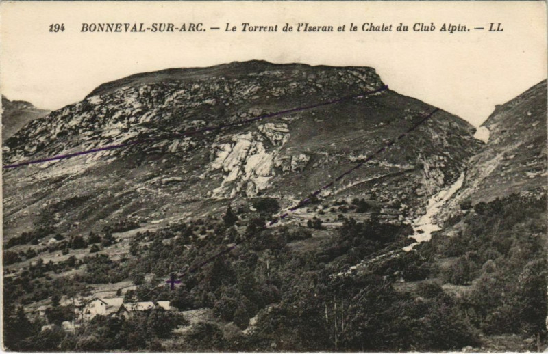Carte postale ancienne Bonneval-sur-Arc Le Torrent de l'Iseran - Le Chalet du Club Alpin à Bonneval-sur-Arc