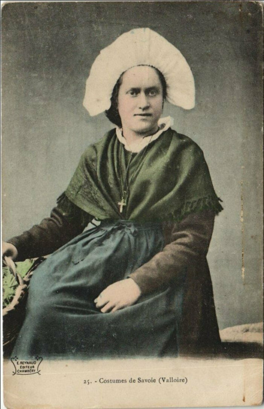 Carte postale ancienne Valloire Costumes de Savoie - Femme - Type à Valloire