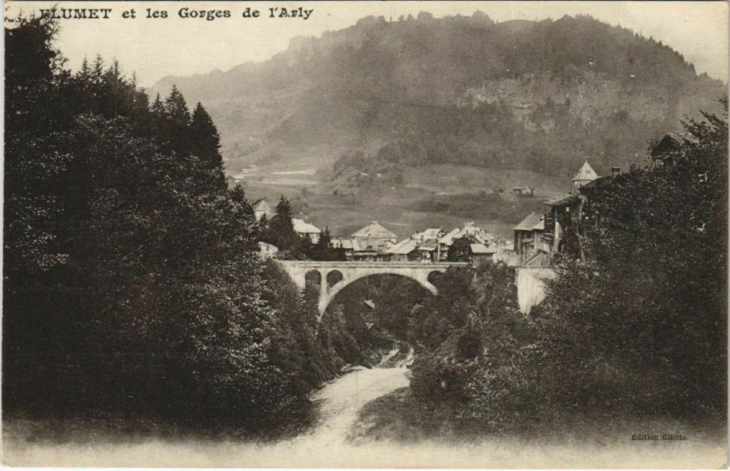 Carte postale ancienne Flumet et les Gorges de l'Arly à Flumet