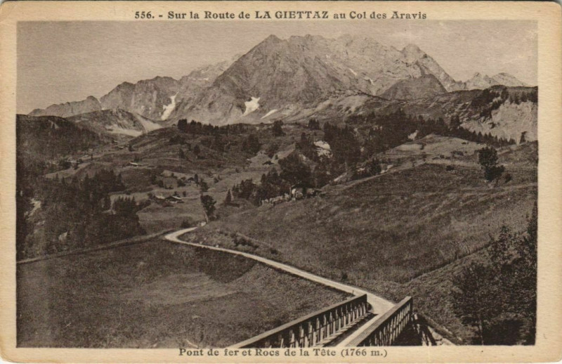 Carte postale ancienne Sur la Route de La Giettaz au Col des Aravis - Pont de Fer à La Giettaz