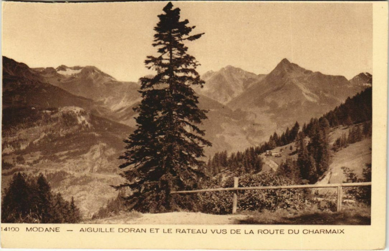 Carte postale ancienne Modane Aiguille Doran et le Rateau Vus de la Route du Charmaix à Modane