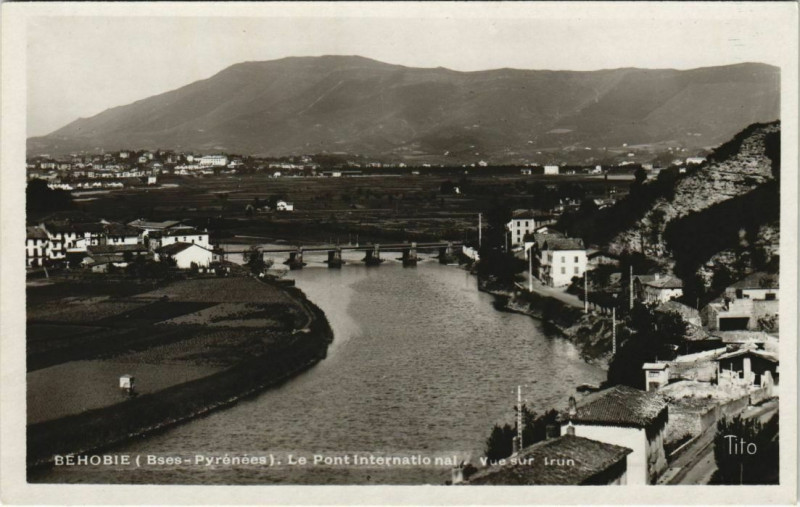 Carte postale ancienne Behobie Le Pont International France