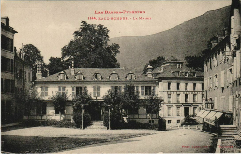 Carte postale ancienne Eaux-Bonnes La Mairie France à Eaux-Bonnes
