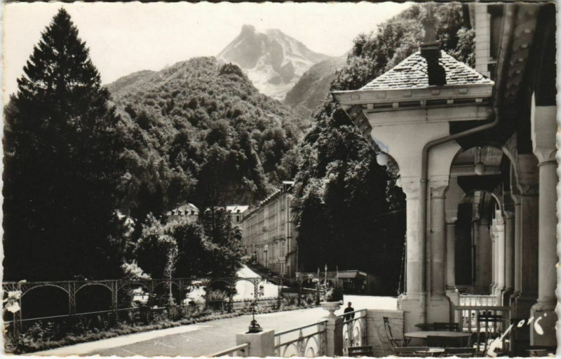 Carte postale ancienne Eaux-Bonnes Le Ger vu du Casino France à Eaux-Bonnes