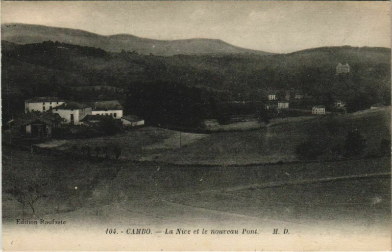 Carte postale ancienne Cambo les Bains La Nive et le nouveau Pont France à Cambo-les-Bains